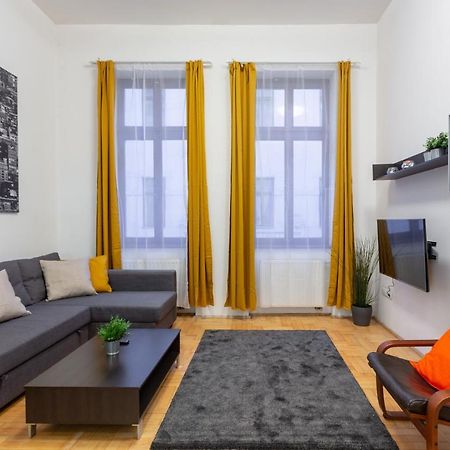 Downtown Home In The Gozsdu Garden Budapeste Exterior foto