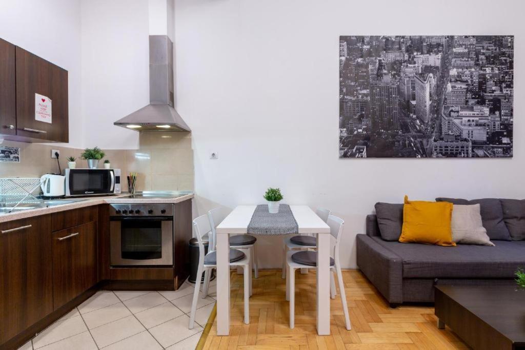Downtown Home In The Gozsdu Garden Budapeste Exterior foto